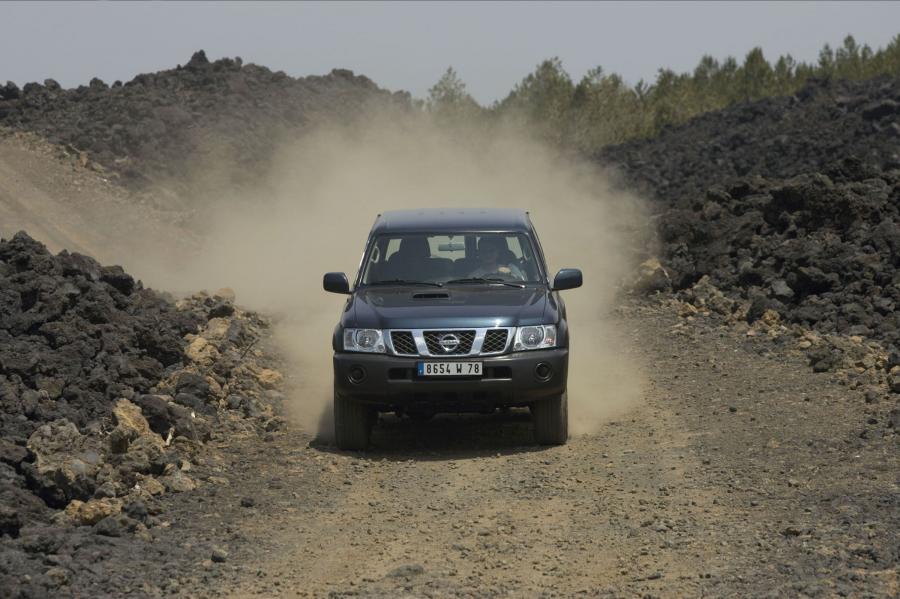  Nissan Patrol 2005 года  (фото 10 из 18)